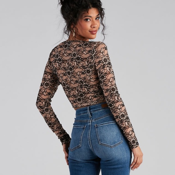 Flirty Floral Lace Tie Front Crop Top - Picture 2 of 6